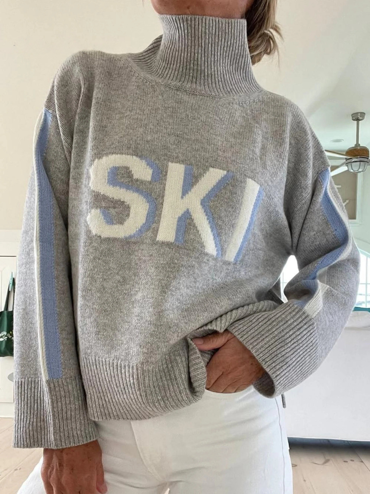 Mia | Retro Turtleneck Sweater